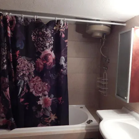 Zira House בית נופש *